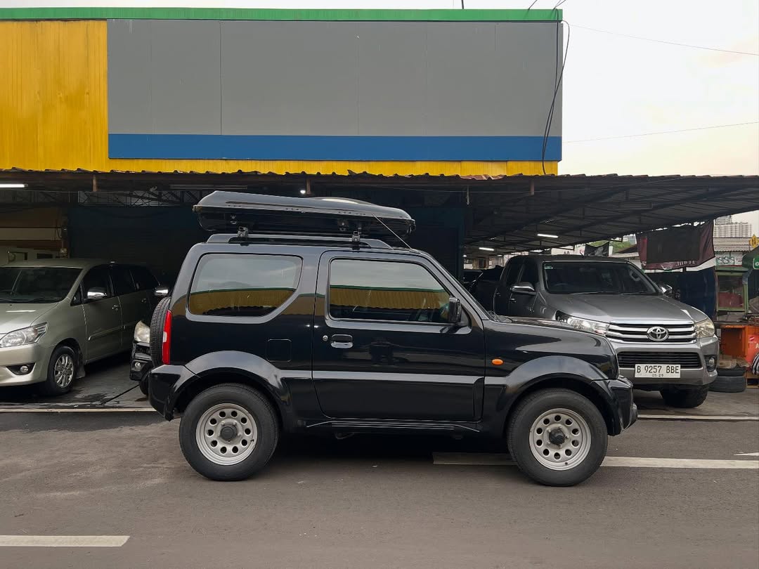 2017 Suzuki Jimny  4x4 1.3L AT 2017 Suzuki Jimny  4x4 1.3L AT