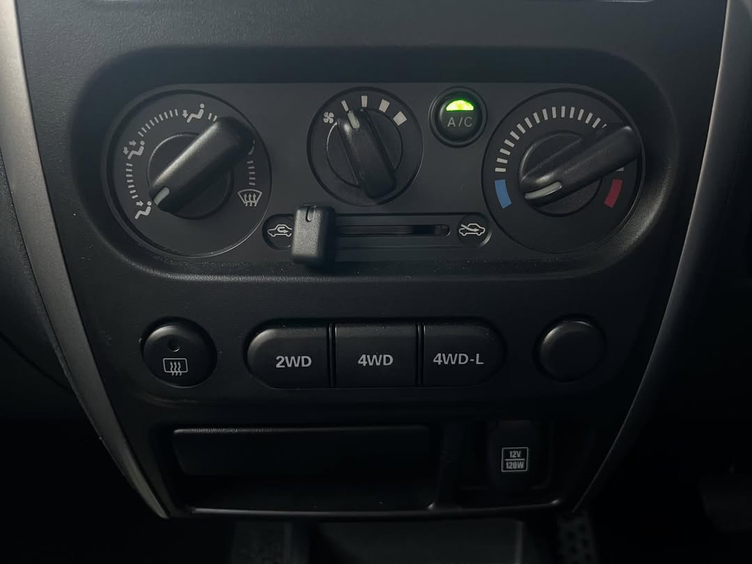 2017 Suzuki Jimny  4x4 1.3L AT 2017 Suzuki Jimny  4x4 1.3L AT