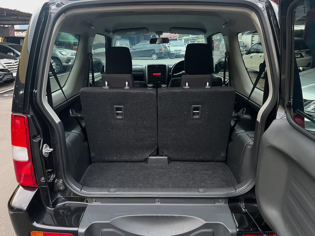 2017 Suzuki Jimny  4x4 1.3L AT 2017 Suzuki Jimny  4x4 1.3L AT