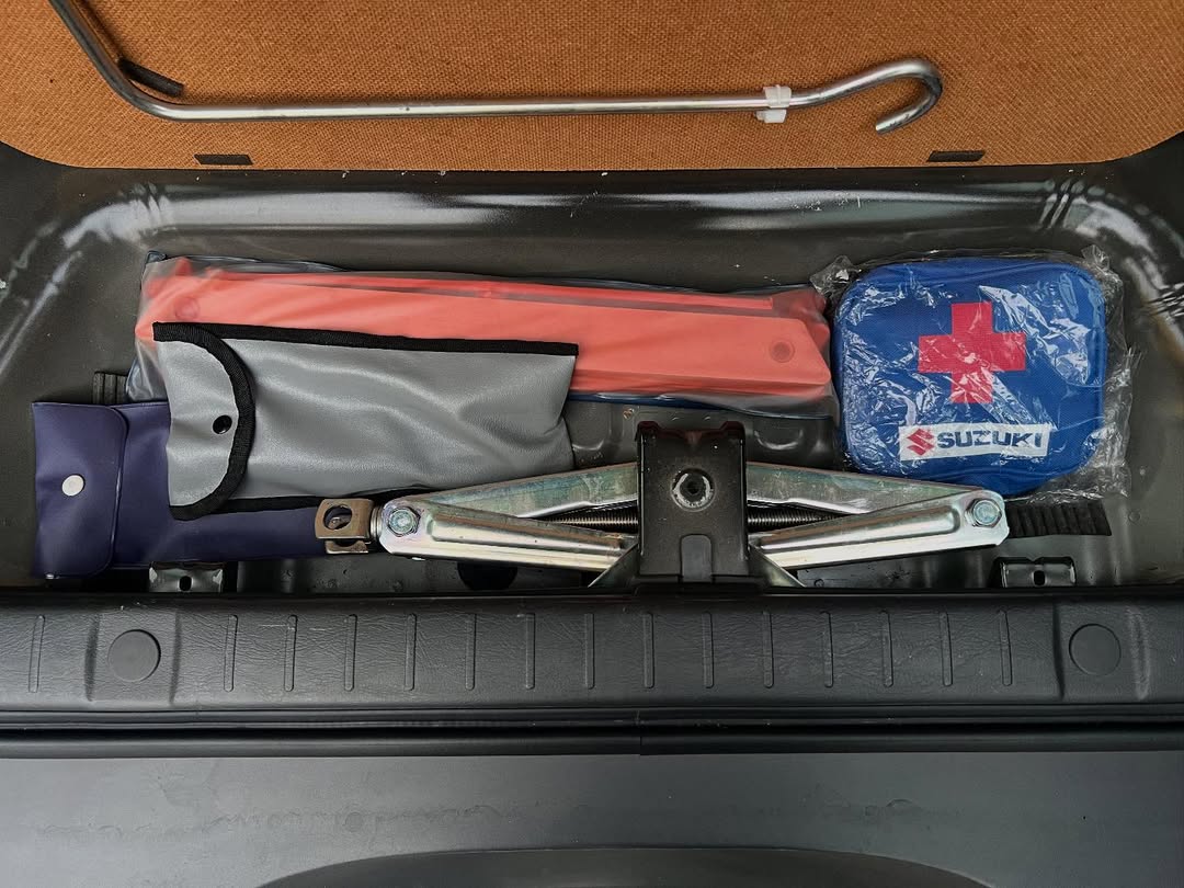 2017 Suzuki Jimny  4x4 1.3L AT 2017 Suzuki Jimny  4x4 1.3L AT