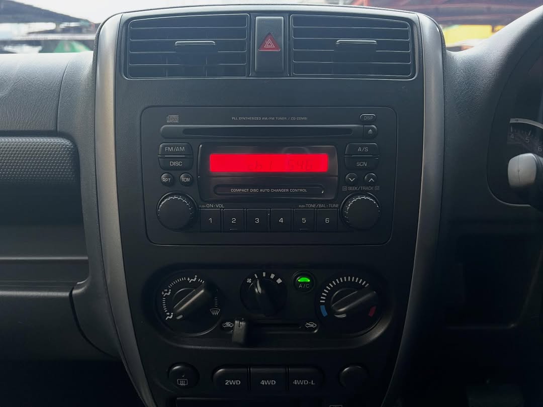 2017 Suzuki Jimny  4x4 1.3L AT 2017 Suzuki Jimny  4x4 1.3L AT