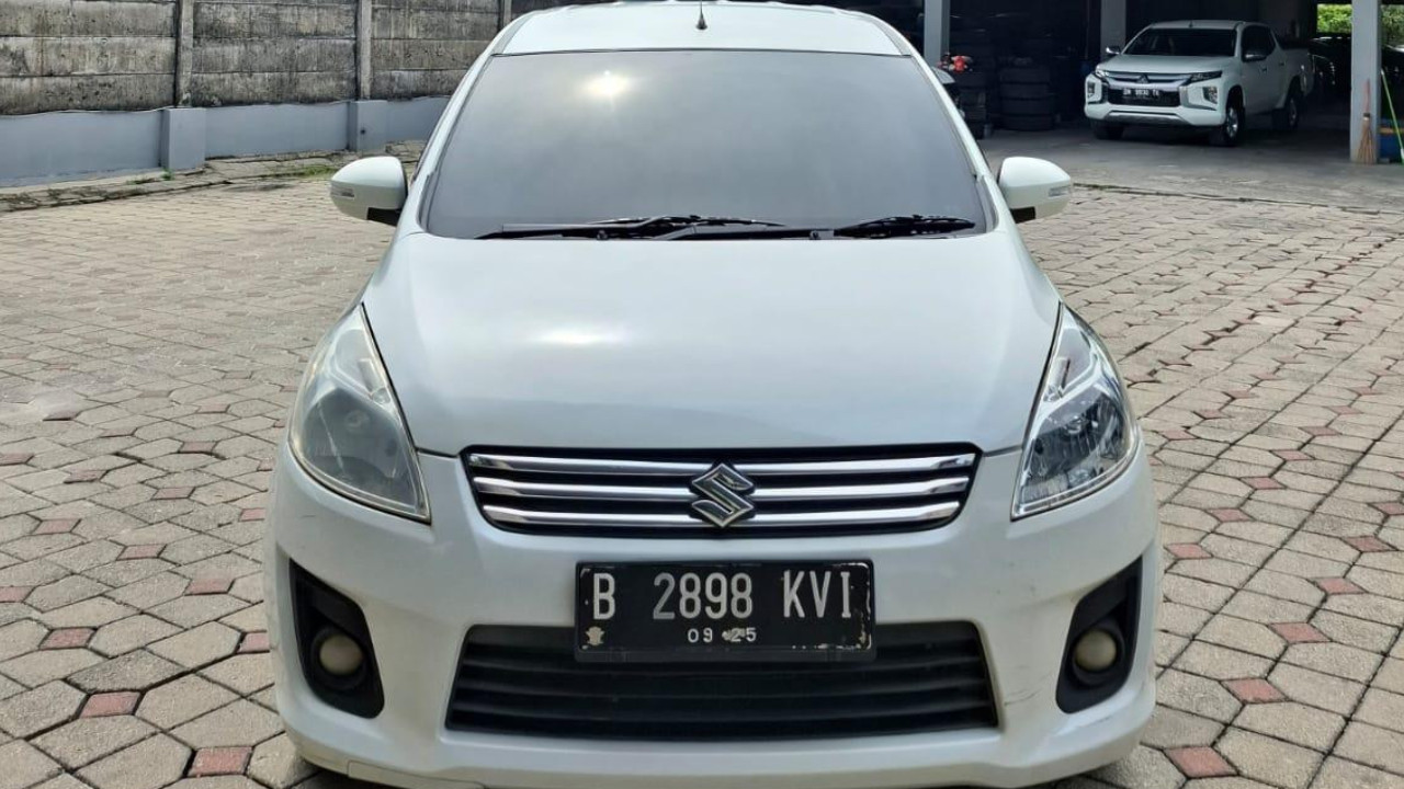 2015 Suzuki Ertiga GX AT Bekas 2015 Suzuki Ertiga GX AT Bekas