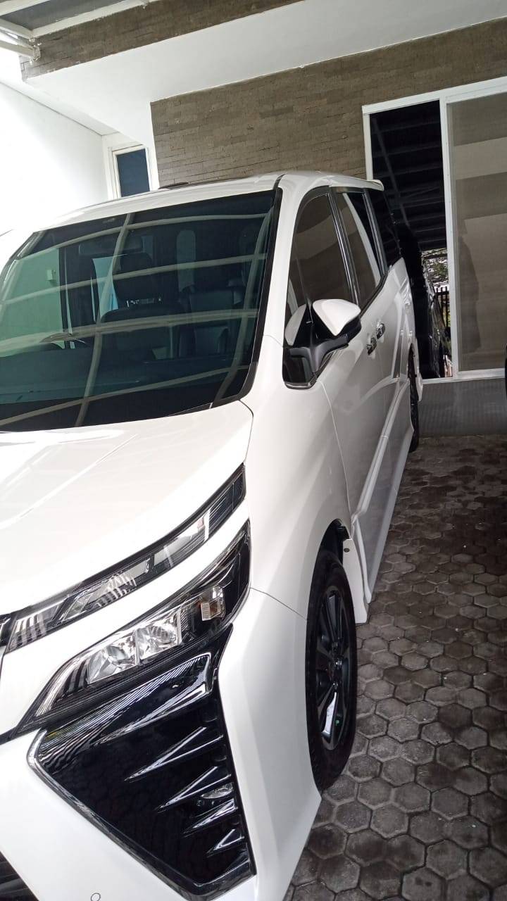 2020 Toyota Voxy 2.0L AT 2020 Toyota Voxy 2.0L AT