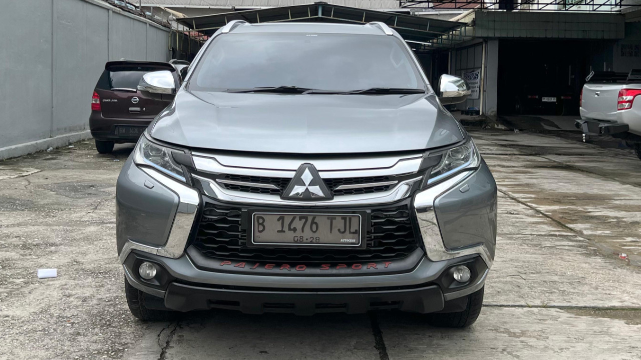 2016 Mitsubishi Pajero Sport Dakar AT 4x2 Bekas 2016 Mitsubishi Pajero Sport Dakar AT 4x2 Bekas