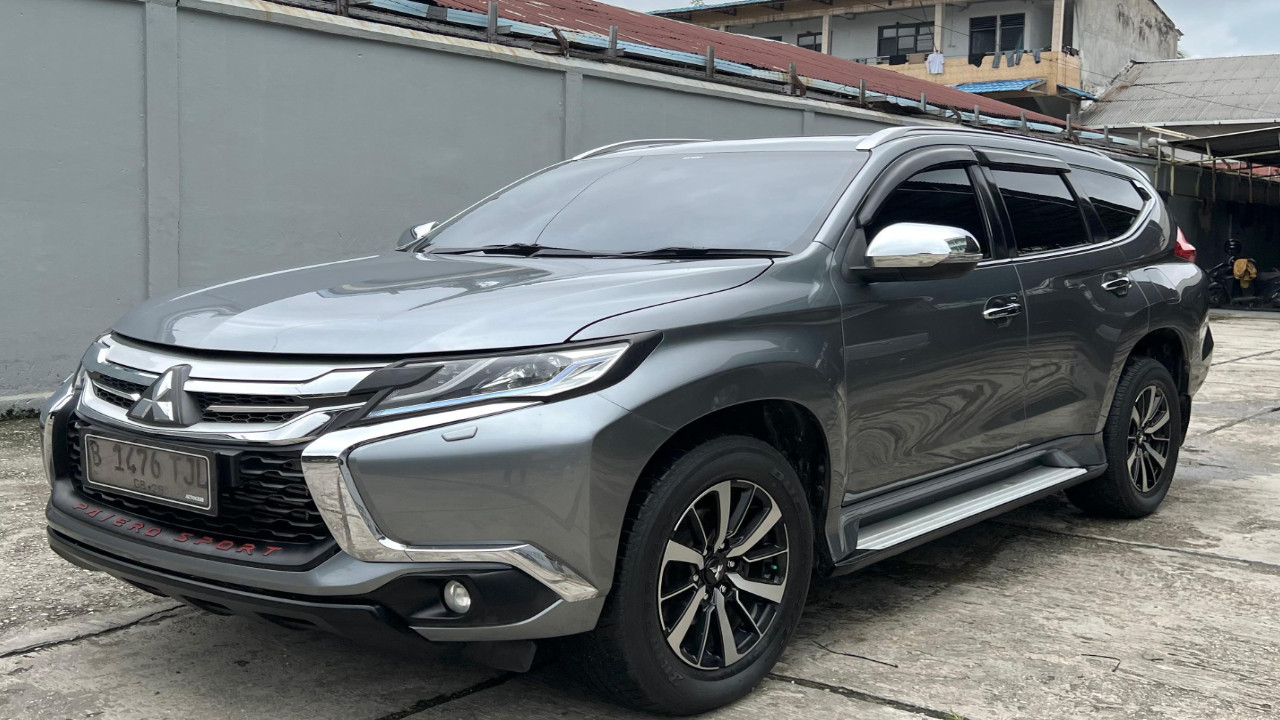 2016 Mitsubishi Pajero Sport Dakar AT 4x2 2016 Mitsubishi Pajero Sport Dakar AT 4x2