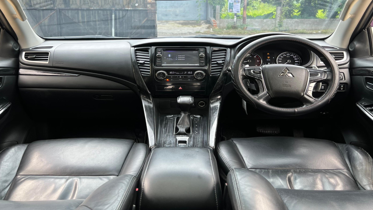 2016 Mitsubishi Pajero Sport Dakar AT 4x2 2016 Mitsubishi Pajero Sport Dakar AT 4x2