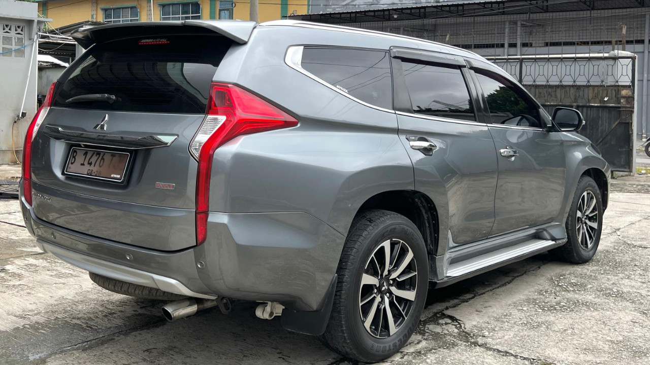 2016 Mitsubishi Pajero Sport Dakar AT 4x2 2016 Mitsubishi Pajero Sport Dakar AT 4x2