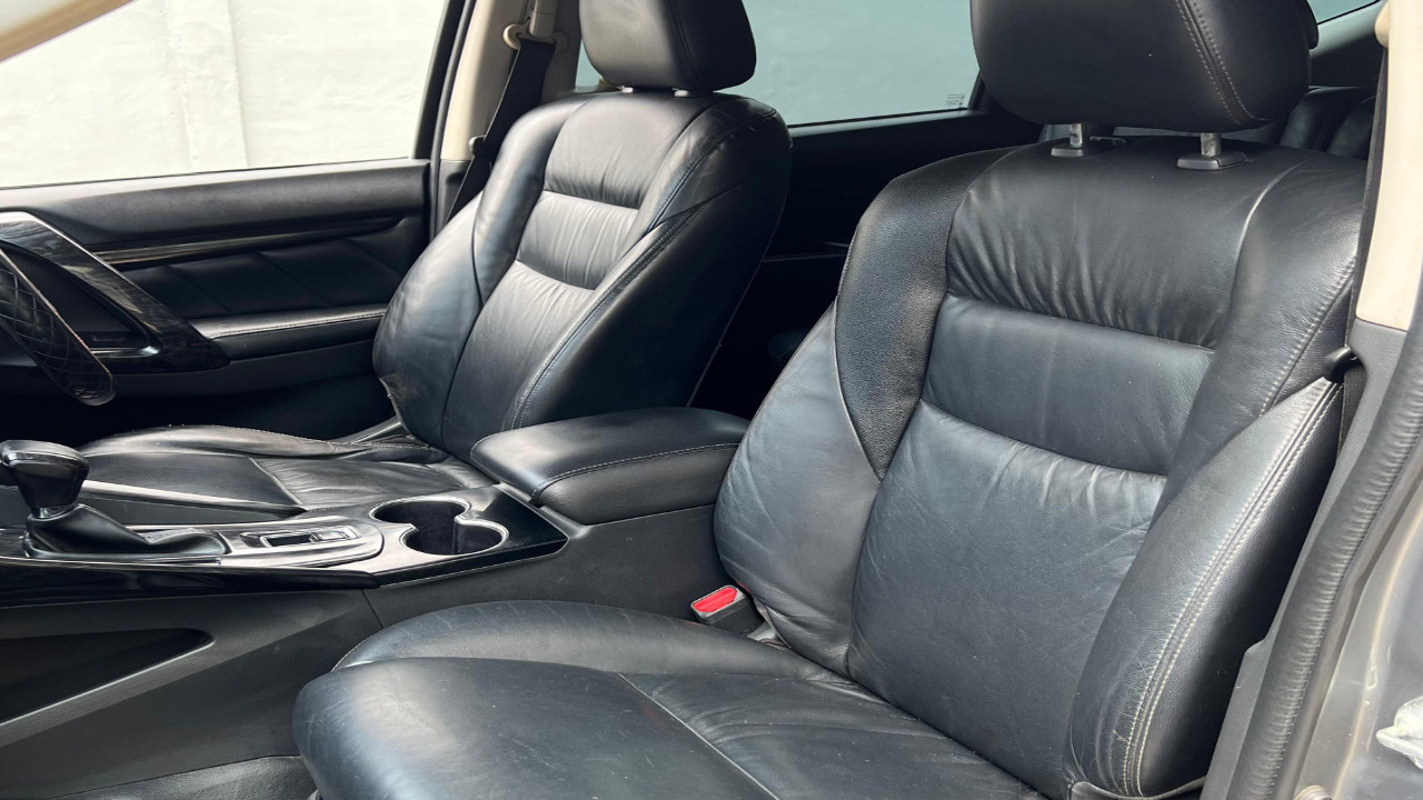 2016 Mitsubishi Pajero Sport Dakar AT 4x2 2016 Mitsubishi Pajero Sport Dakar AT 4x2