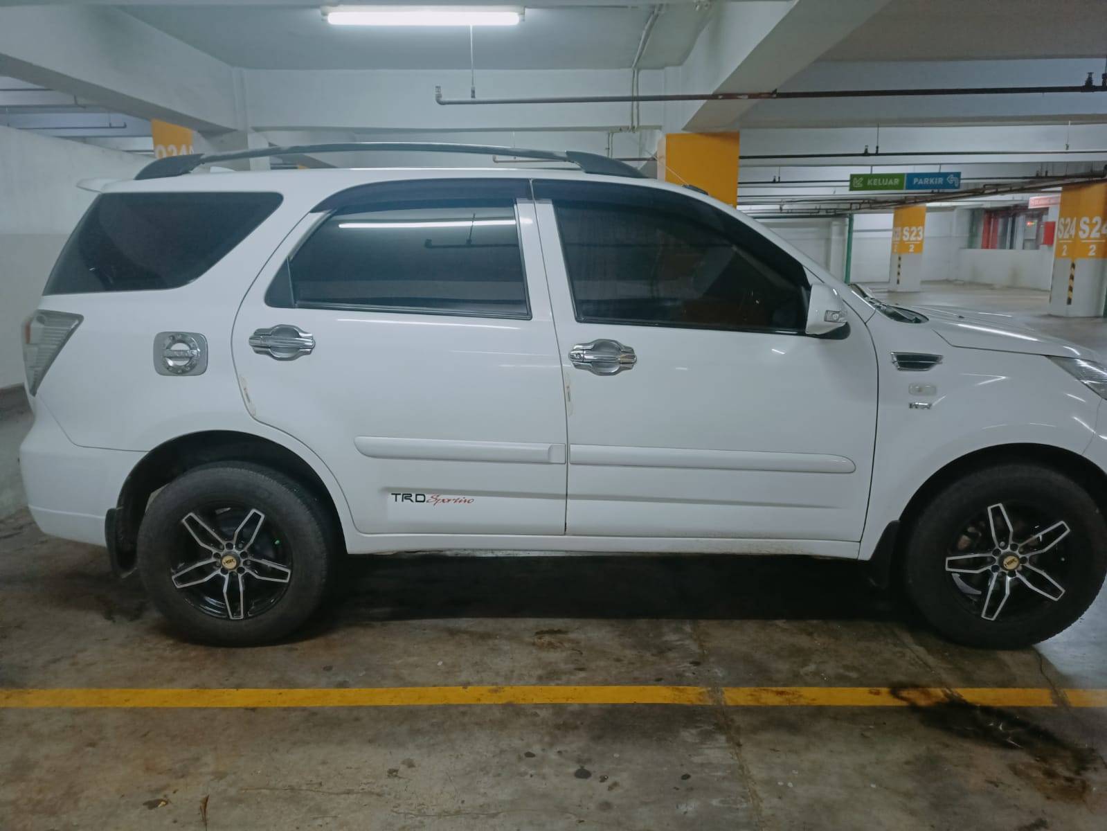 2014 Daihatsu Terios TS Extra 1.5L MT 2014 Daihatsu Terios TS Extra 1.5L MT