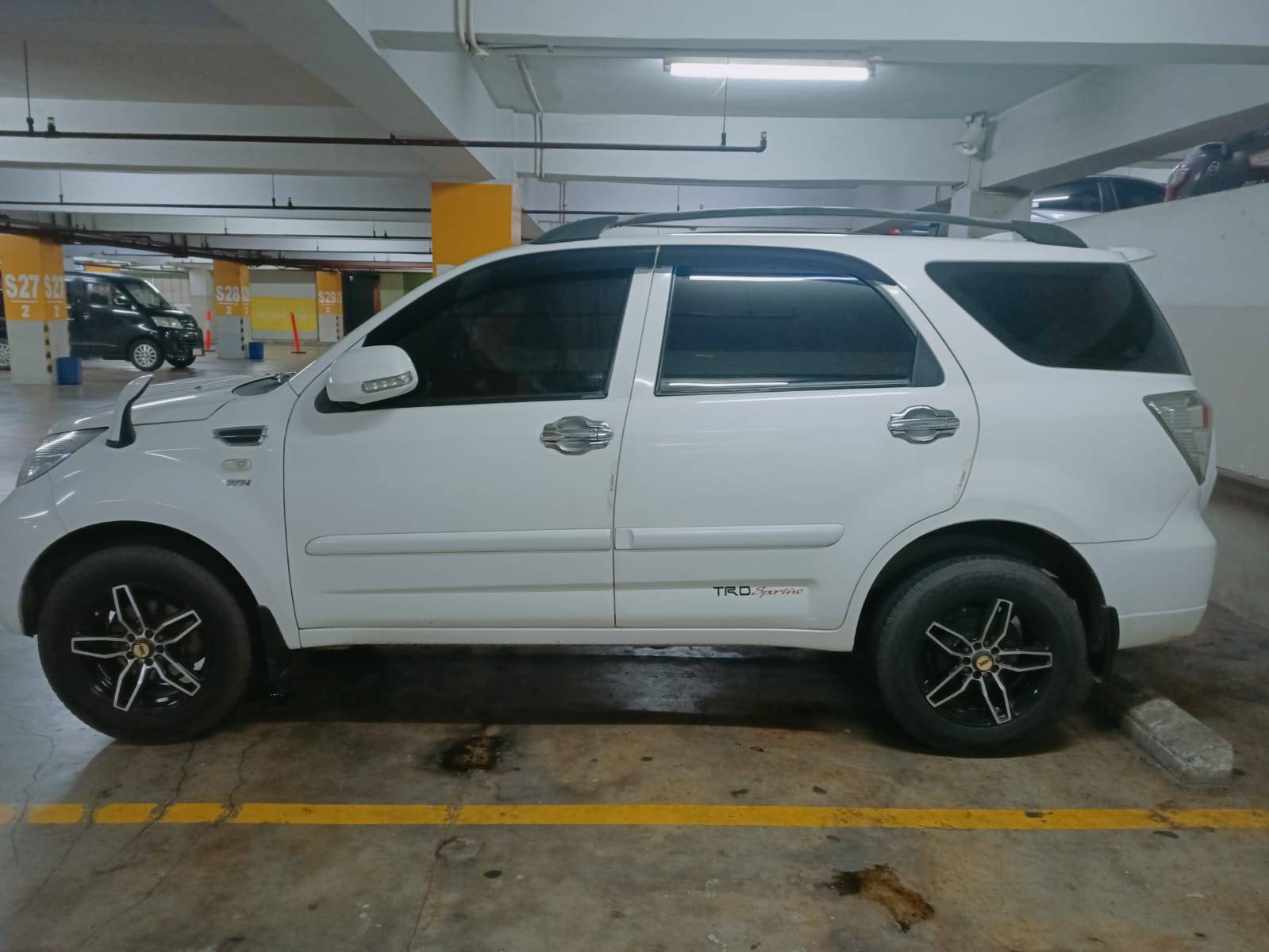 2014 Daihatsu Terios TS Extra 1.5L MT 2014 Daihatsu Terios TS Extra 1.5L MT