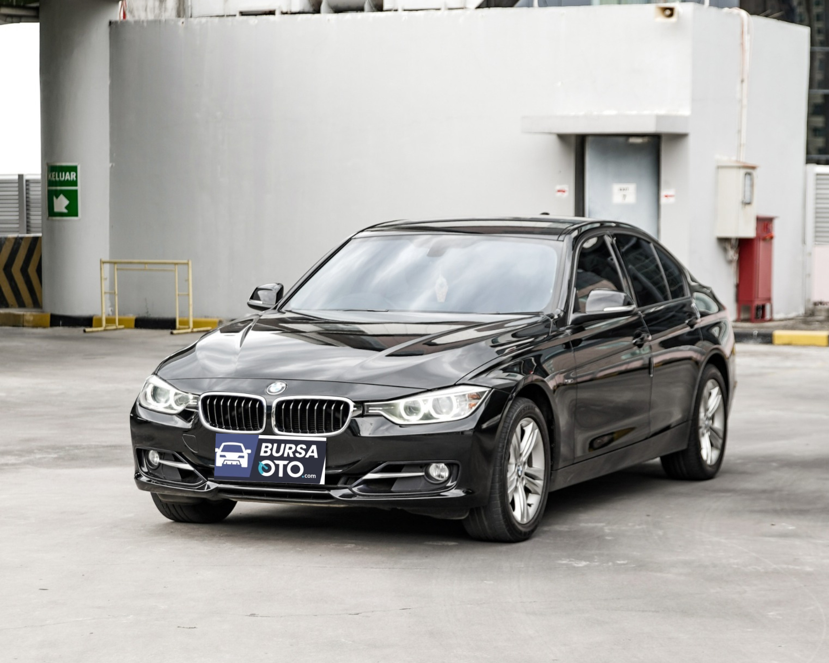 Second Hand 2014 BMW 3 Series Sedan Second Hand 2014 BMW 3 Series Sedan