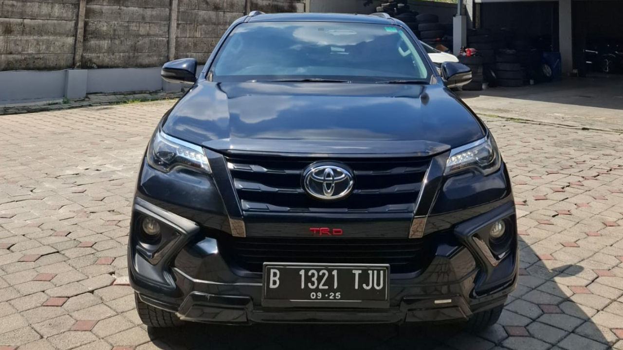 2020 Toyota Fortuner VRZ 4X2 TRD 2.4L AT
