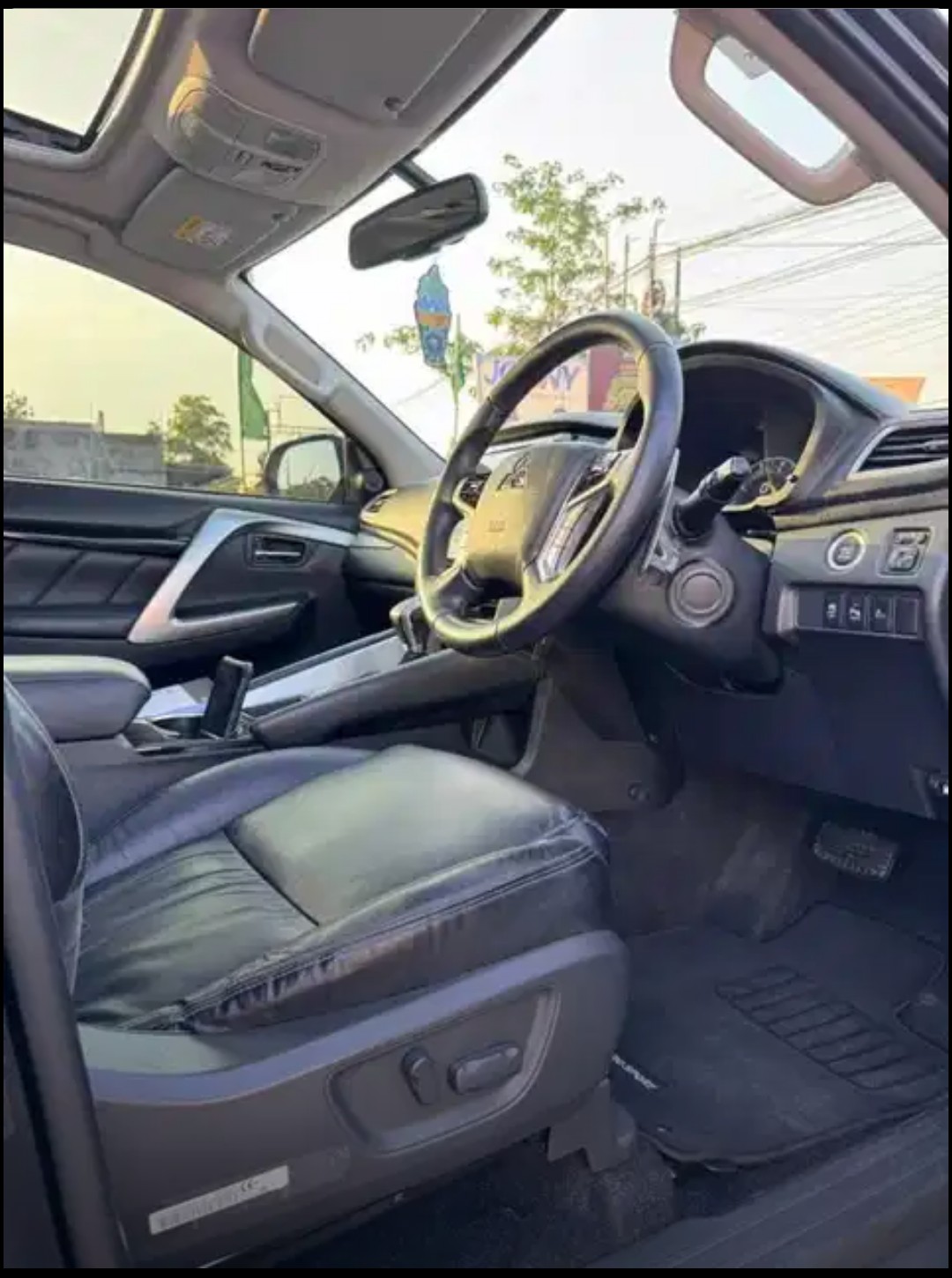 2021 Mitsubishi Pajero Sport Dakar AT 4x2 2021 Mitsubishi Pajero Sport Dakar AT 4x2