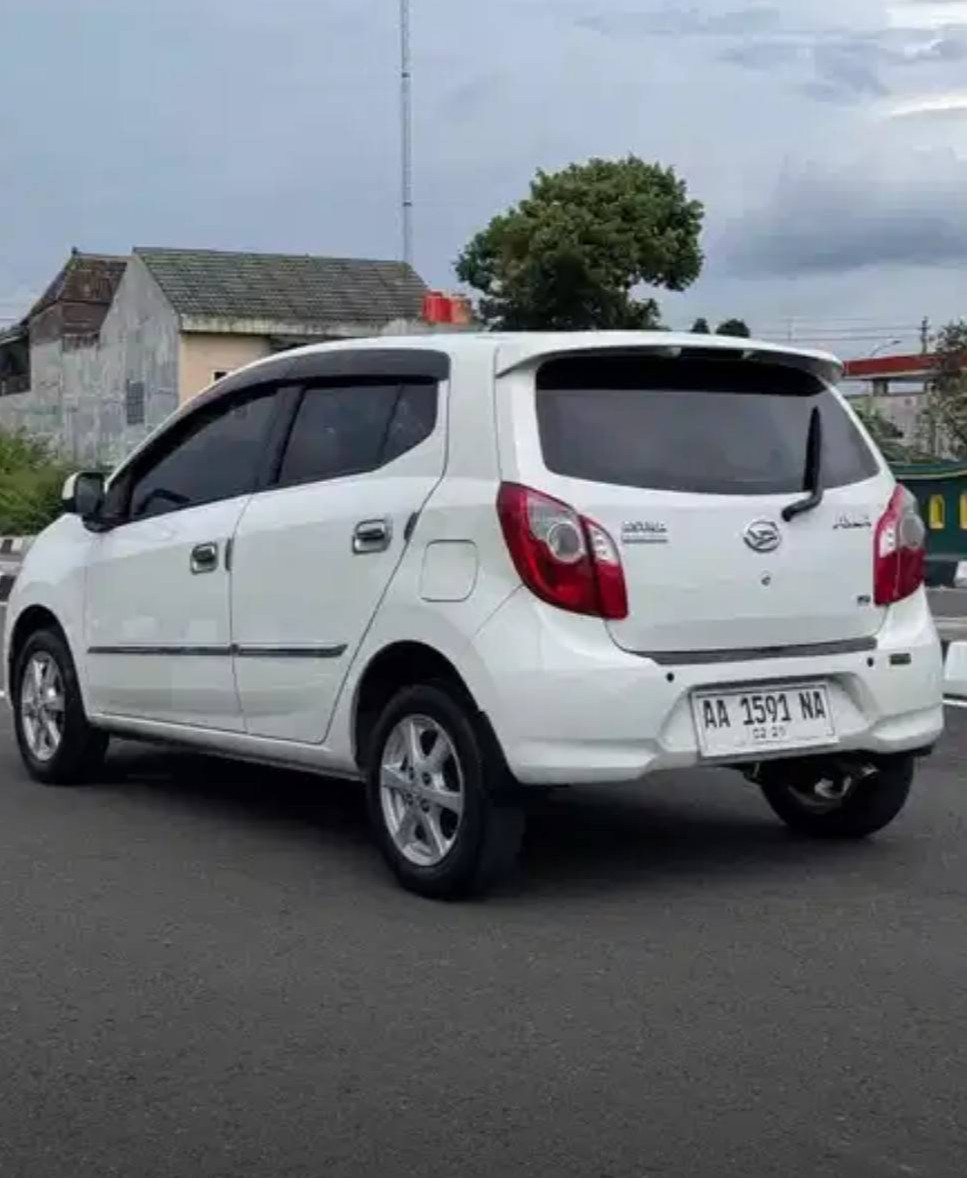 2015 Daihatsu Ayla  1.0 X MT 2015 Daihatsu Ayla  1.0 X MT