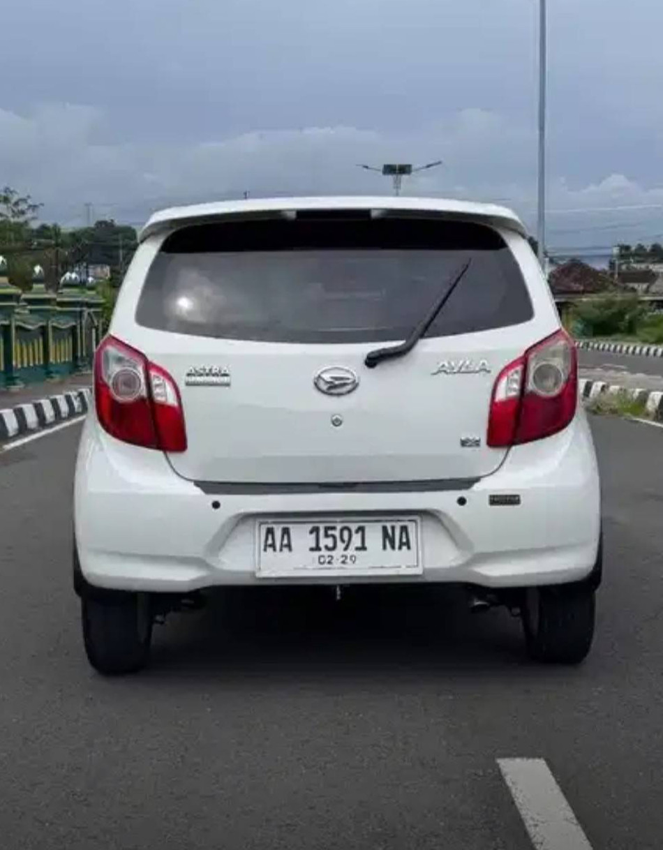 2015 Daihatsu Ayla  1.0 X MT 2015 Daihatsu Ayla  1.0 X MT