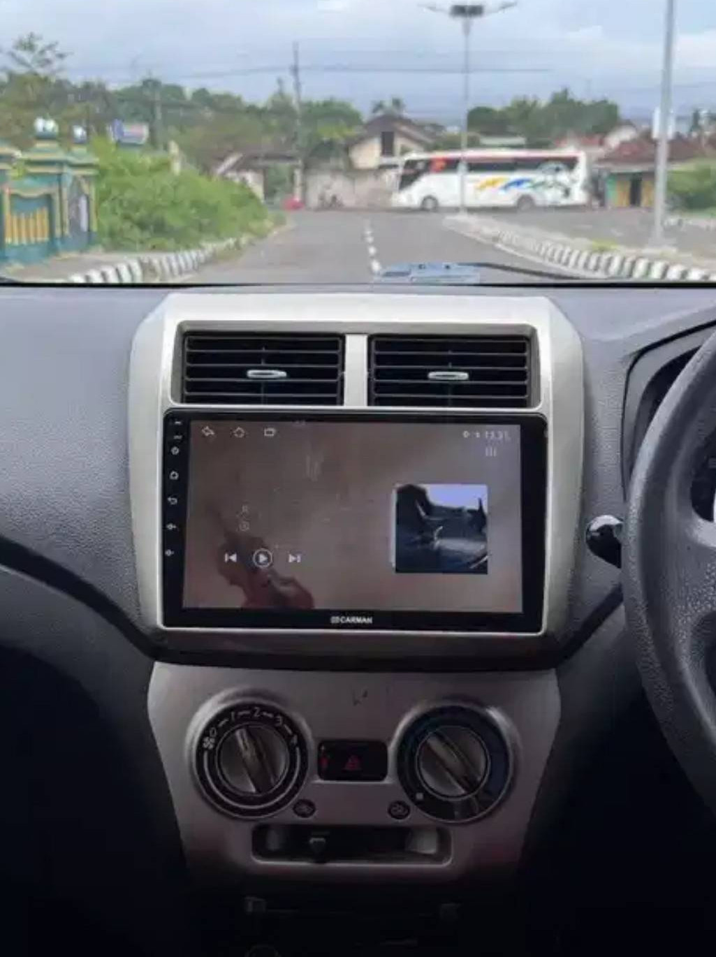 2015 Daihatsu Ayla  1.0 X MT 2015 Daihatsu Ayla  1.0 X MT