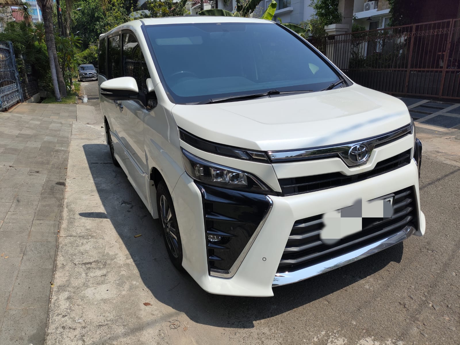 2018 Toyota Voxy 2.0L AT 2018 Toyota Voxy 2.0L AT