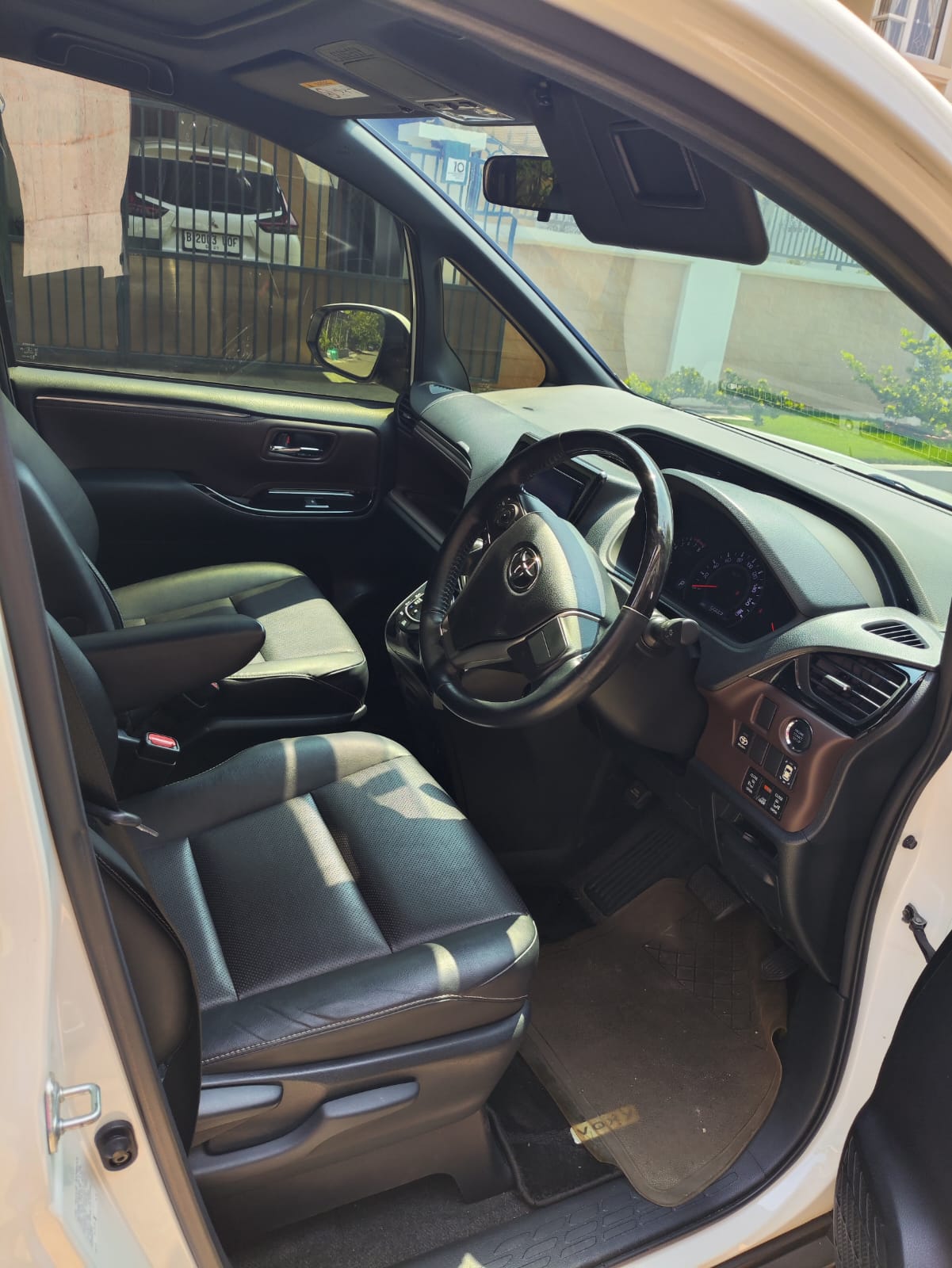 2018 Toyota Voxy 2.0L AT 2018 Toyota Voxy 2.0L AT