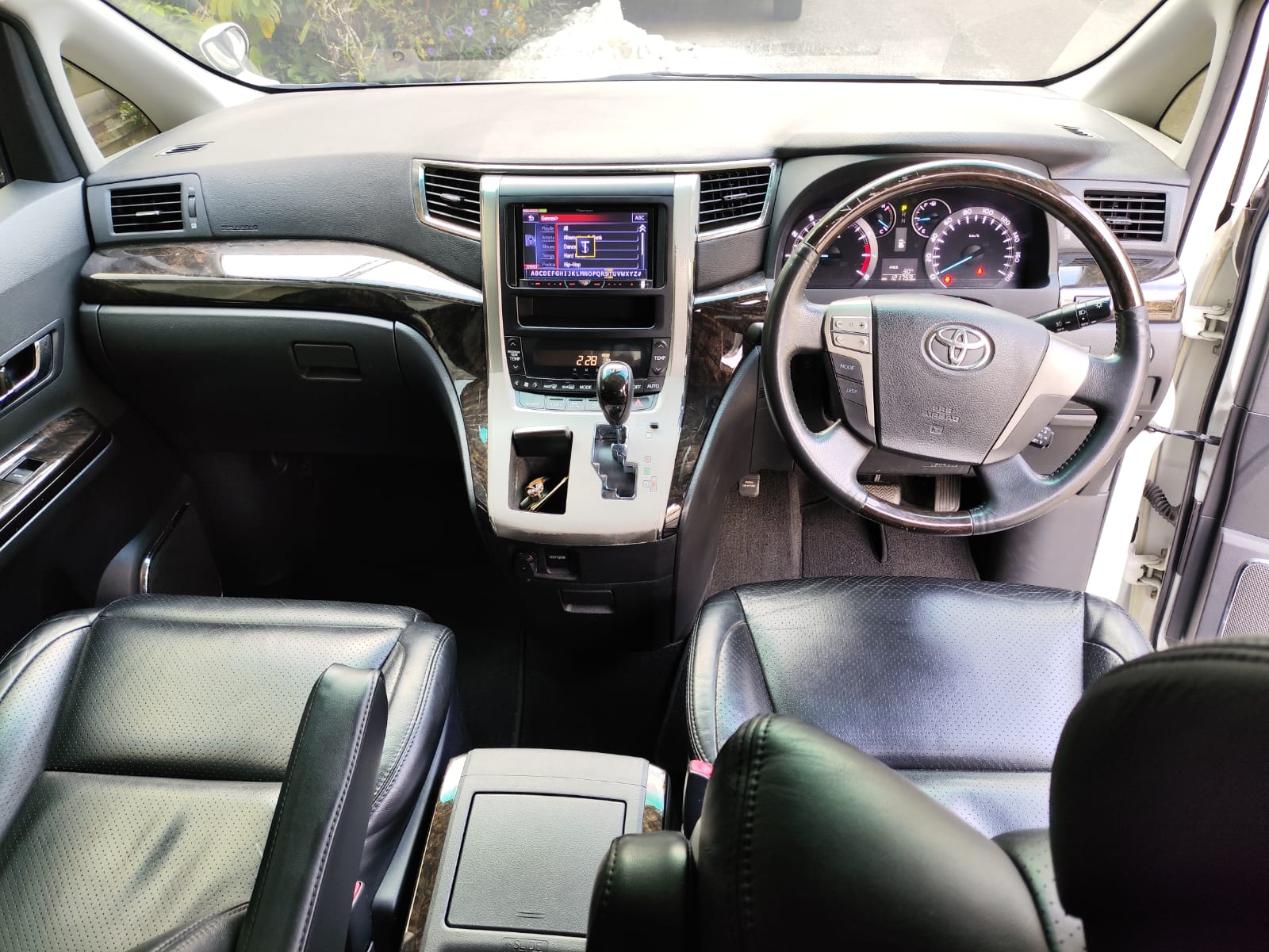 2012 Toyota Vellfire 2012 Toyota Vellfire