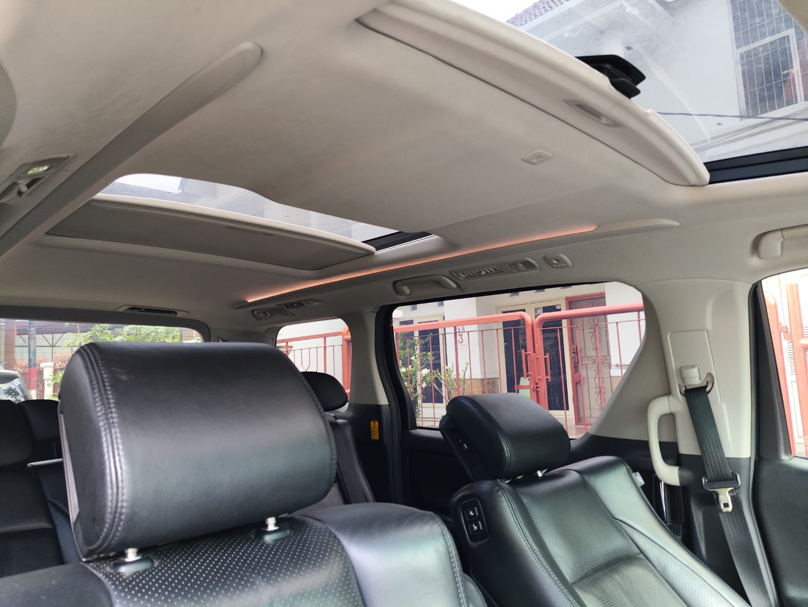 2012 Toyota Vellfire 2012 Toyota Vellfire