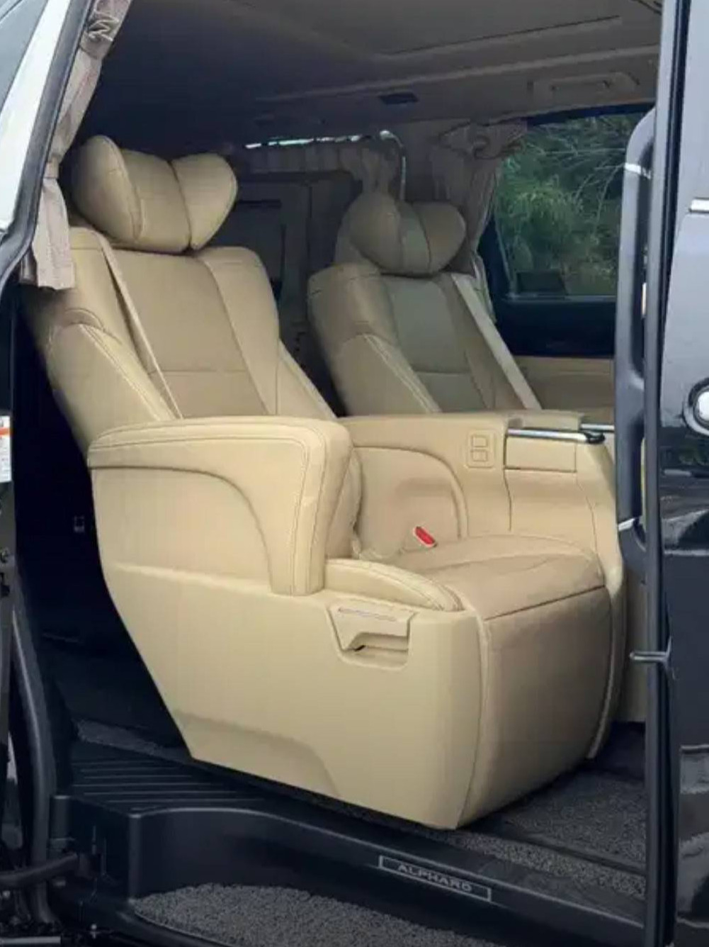 2018 Toyota Alphard  2.5 G A/T 2018 Toyota Alphard  2.5 G A/T