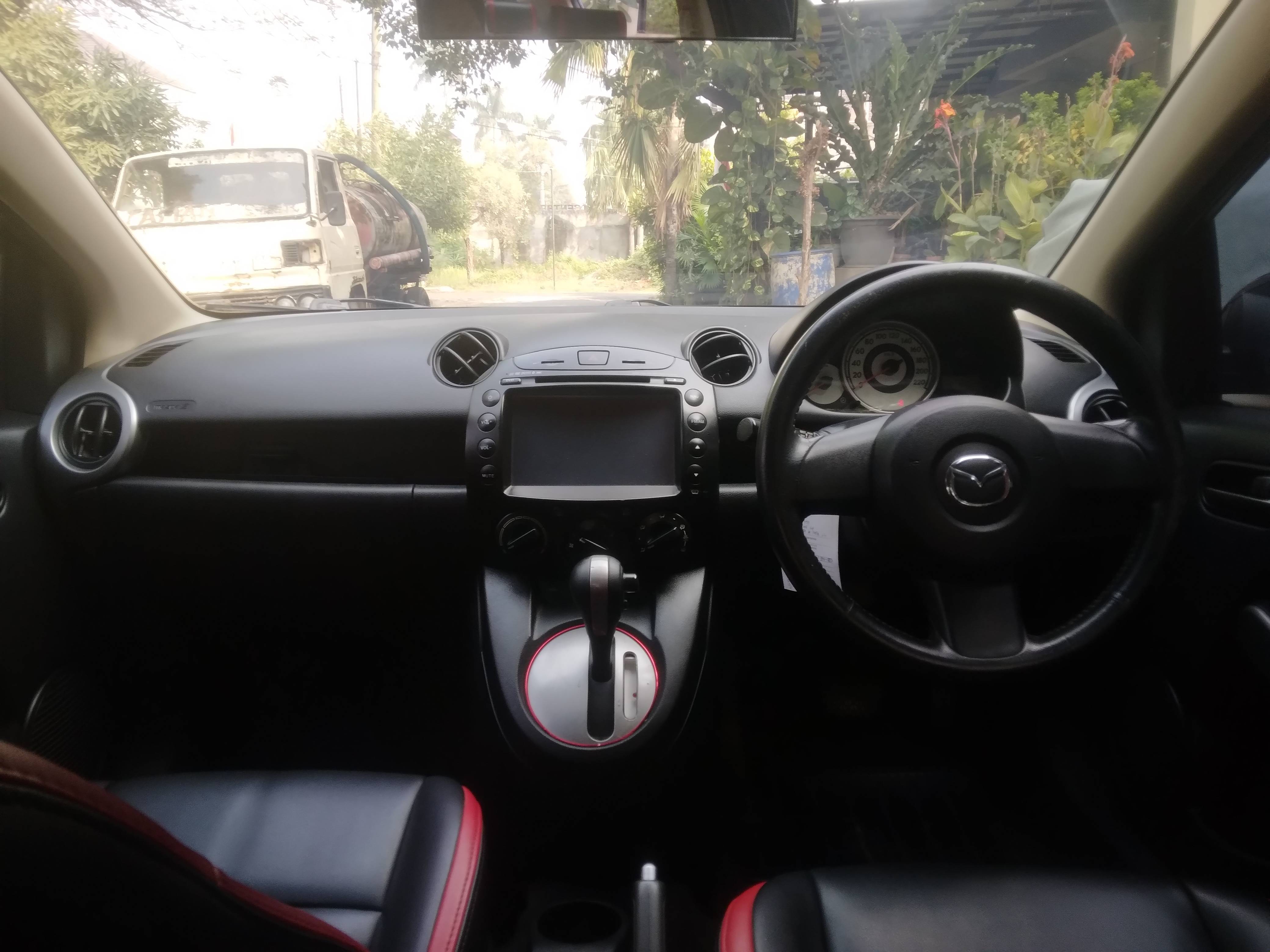 2010 Mazda 2  Sedan S 1.5L AT 2010 Mazda 2  Sedan S 1.5L AT