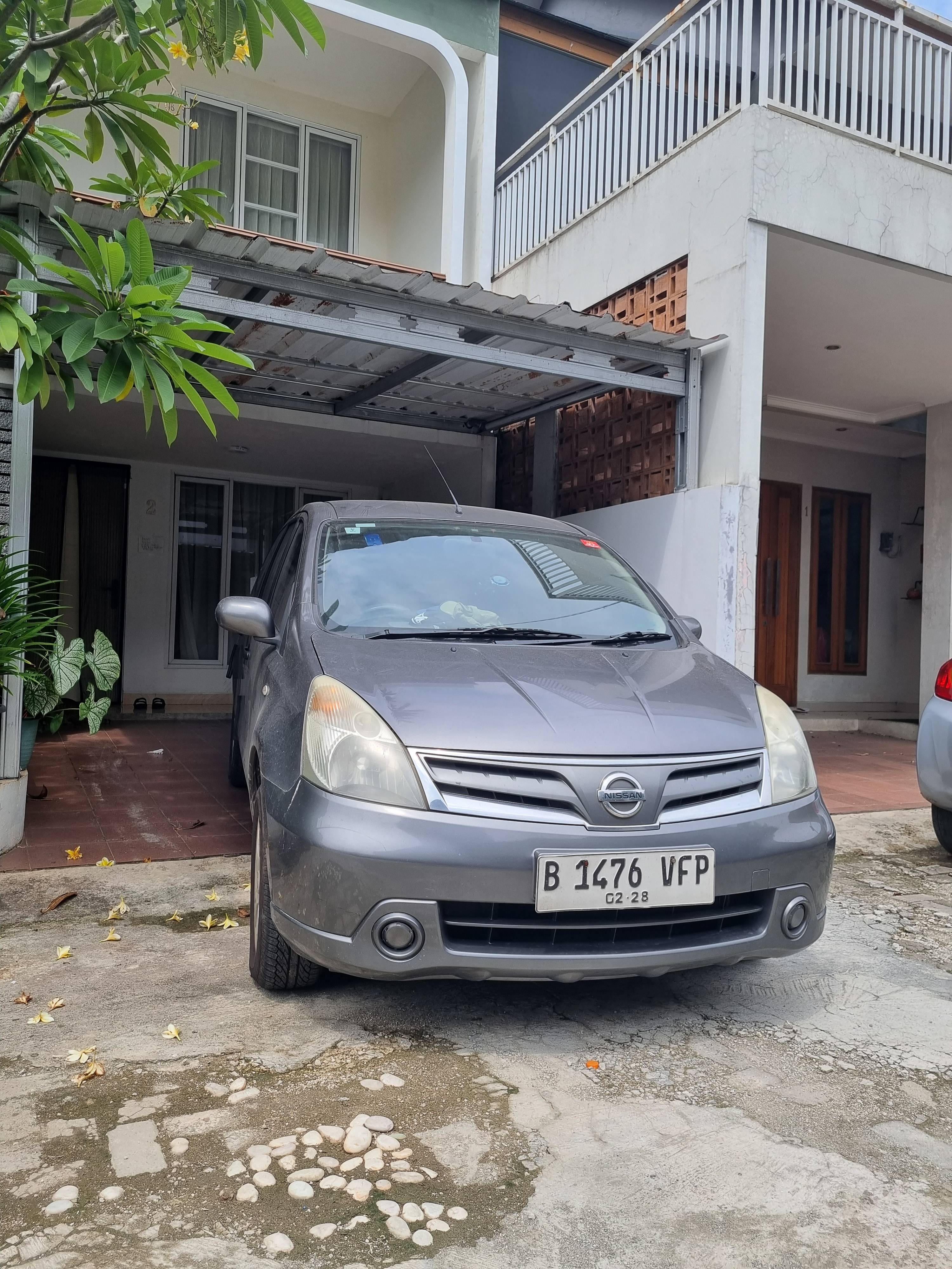 2013 Nissan Grand Livina  1.5 SV MT Bekas 2013 Nissan Grand Livina  1.5 SV MT Bekas