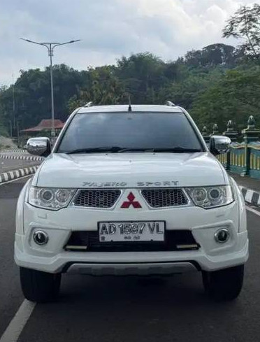 2013 Mitsubishi Pajero Sport  Dakar 4x2 Bekas 2013 Mitsubishi Pajero Sport  Dakar 4x2 Bekas