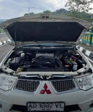 2013 Mitsubishi Pajero Sport  Dakar 4x2 2013 Mitsubishi Pajero Sport  Dakar 4x2