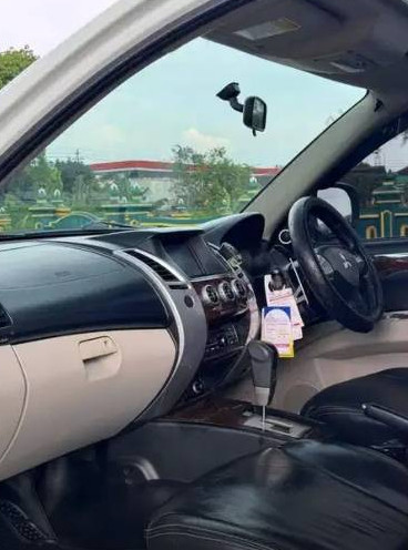 2013 Mitsubishi Pajero Sport  Dakar 4x2 2013 Mitsubishi Pajero Sport  Dakar 4x2