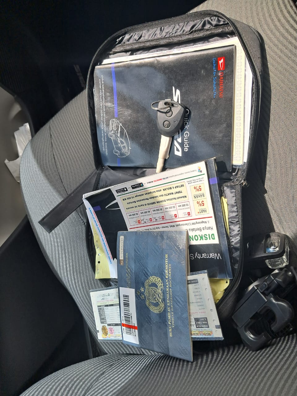 2022 Daihatsu Sigra 1.2 R AT 2022 Daihatsu Sigra 1.2 R AT