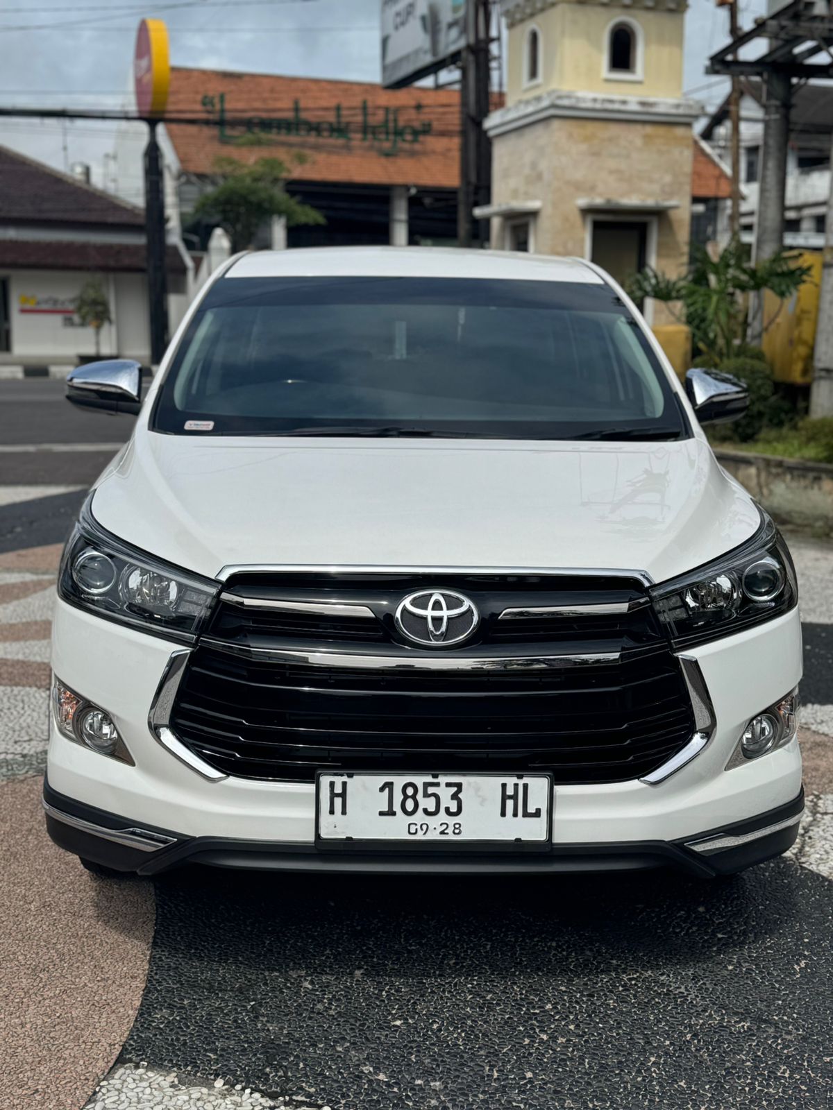 Second Hand 2018 Toyota Venturer 2.4 AT Second Hand 2018 Toyota Venturer 2.4 AT