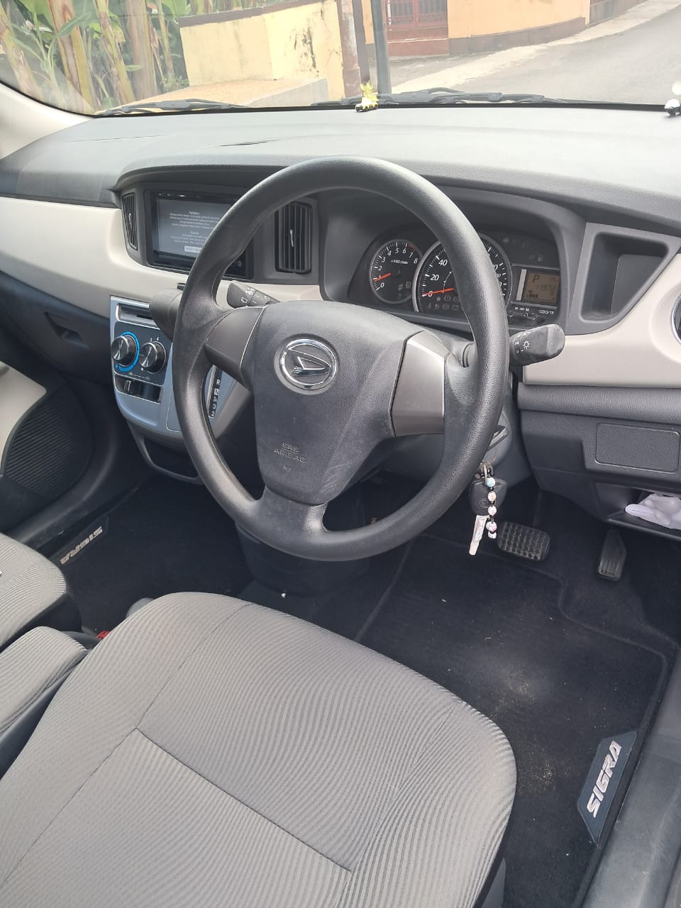 2022 Daihatsu Sigra 1.2 R AT 2022 Daihatsu Sigra 1.2 R AT