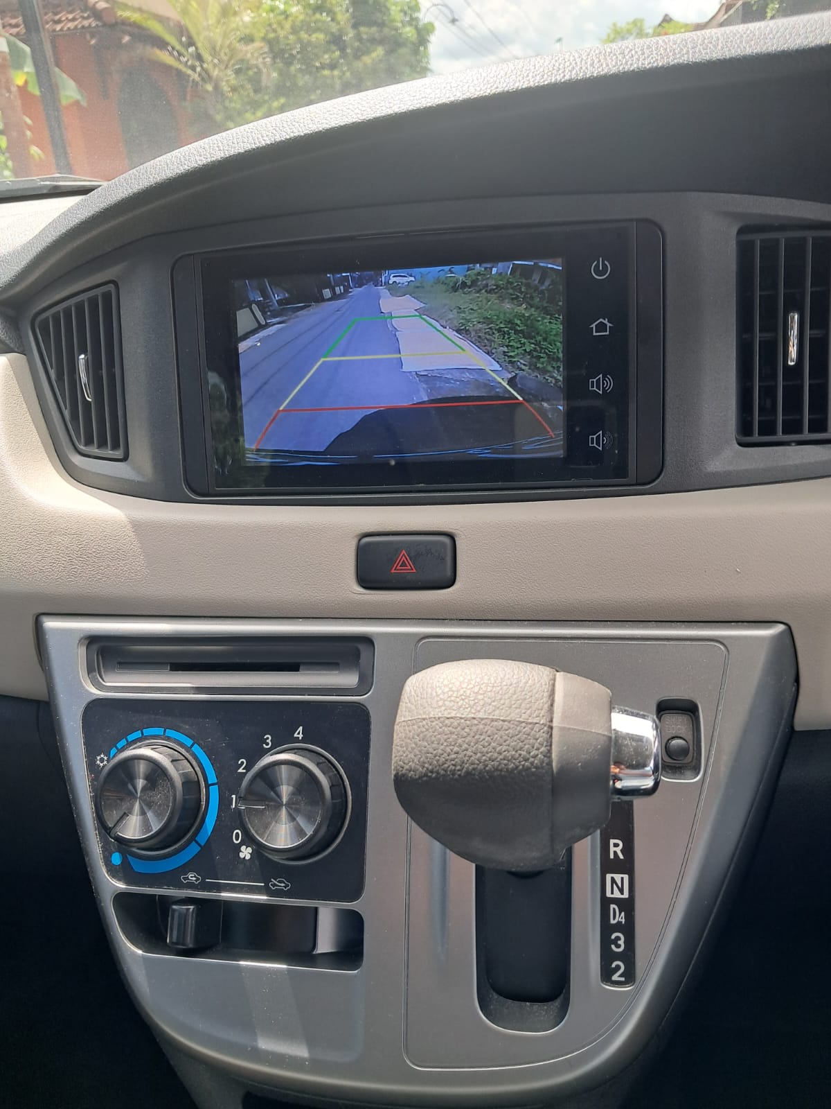 2022 Daihatsu Sigra 1.2 R AT 2022 Daihatsu Sigra 1.2 R AT