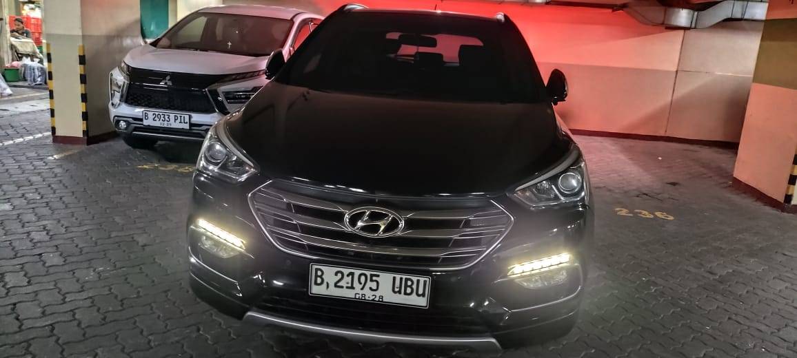 Second Hand 2016 Hyundai Santa Fe 2.4L XG AT Second Hand 2016 Hyundai Santa Fe 2.4L XG AT