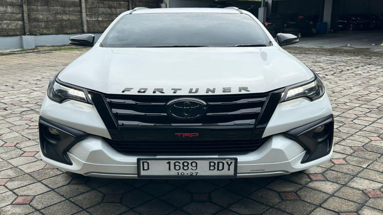 2017 Toyota Fortuner VRZ 4X2 TRD 2.4L AT
