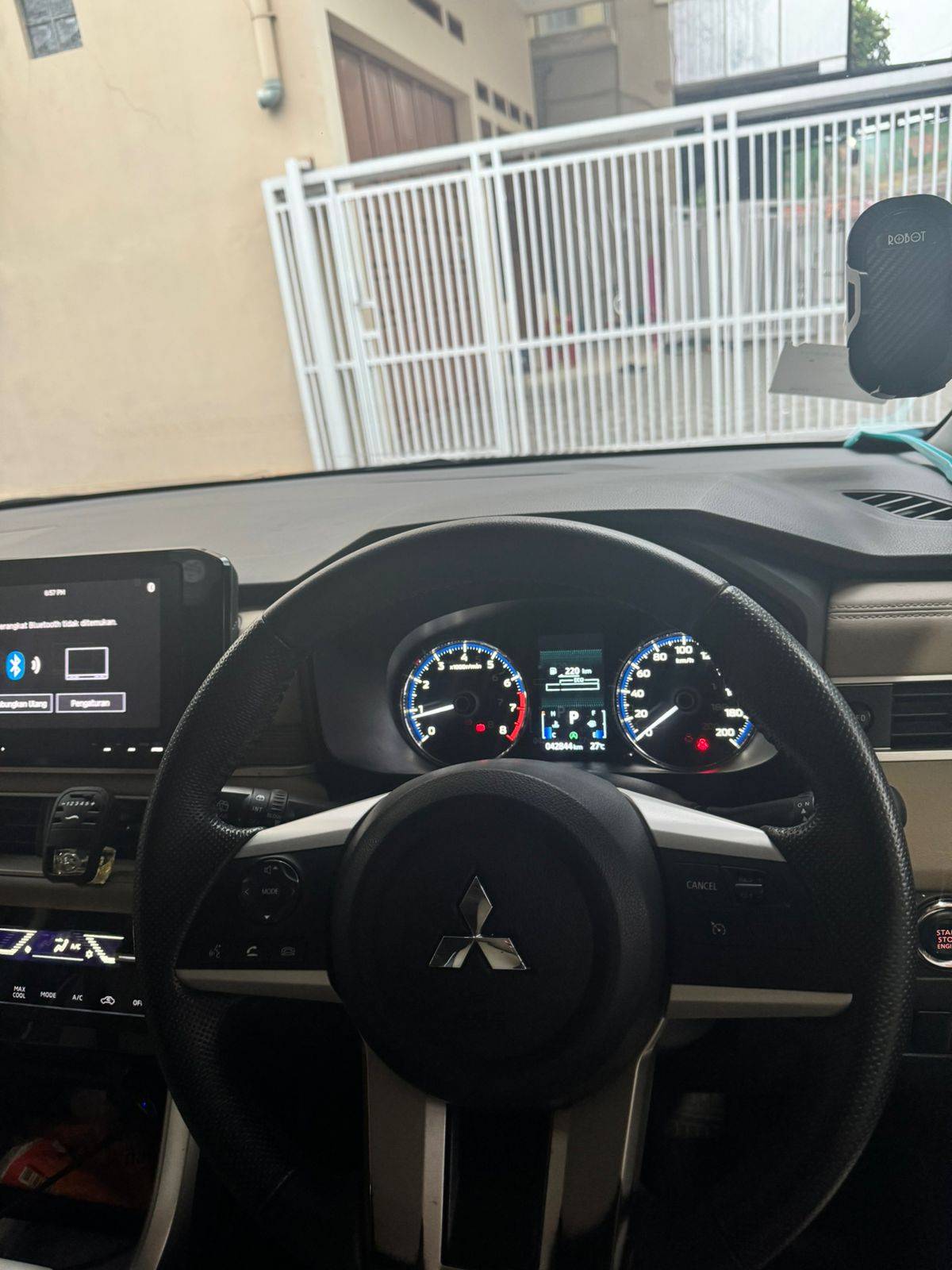 2022 Mitsubishi Xpander Ultimate CVT 2022 Mitsubishi Xpander Ultimate CVT