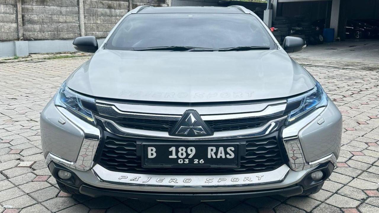 2016 Mitsubishi Pajero Sport Dakar AT 4x2 Bekas 2016 Mitsubishi Pajero Sport Dakar AT 4x2 Bekas