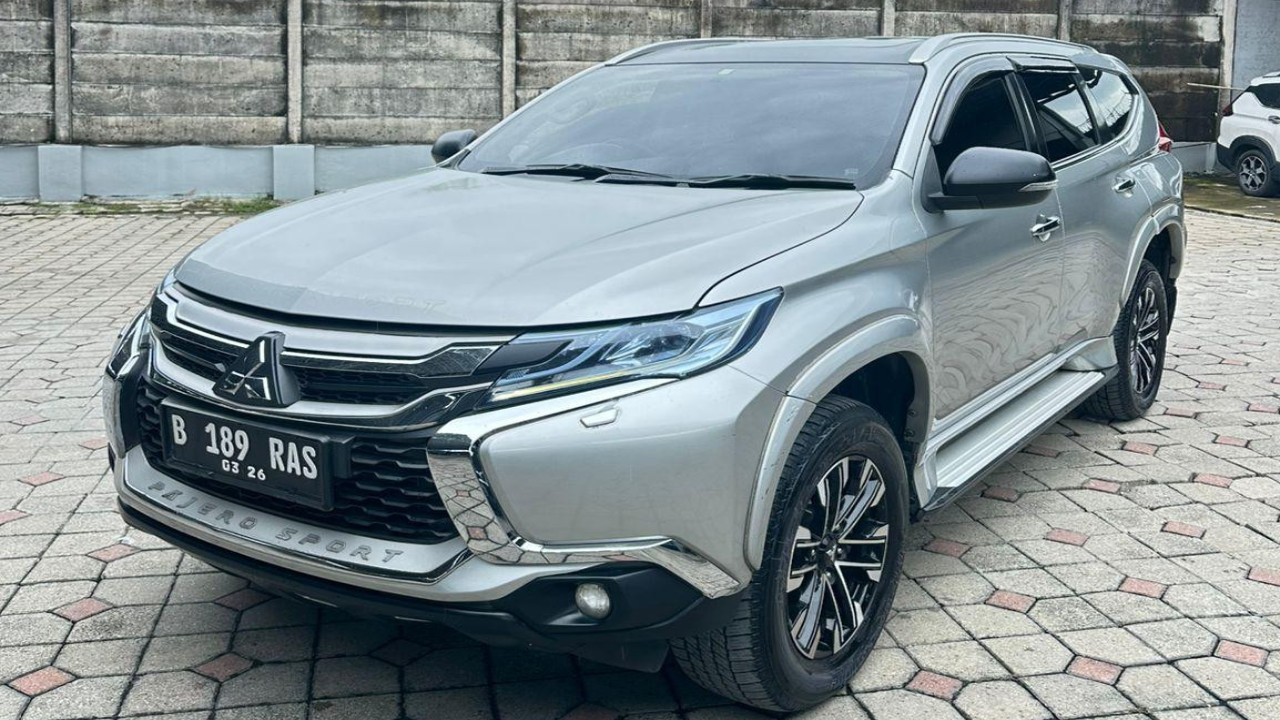 2016 Mitsubishi Pajero Sport Dakar AT 4x2 2016 Mitsubishi Pajero Sport Dakar AT 4x2