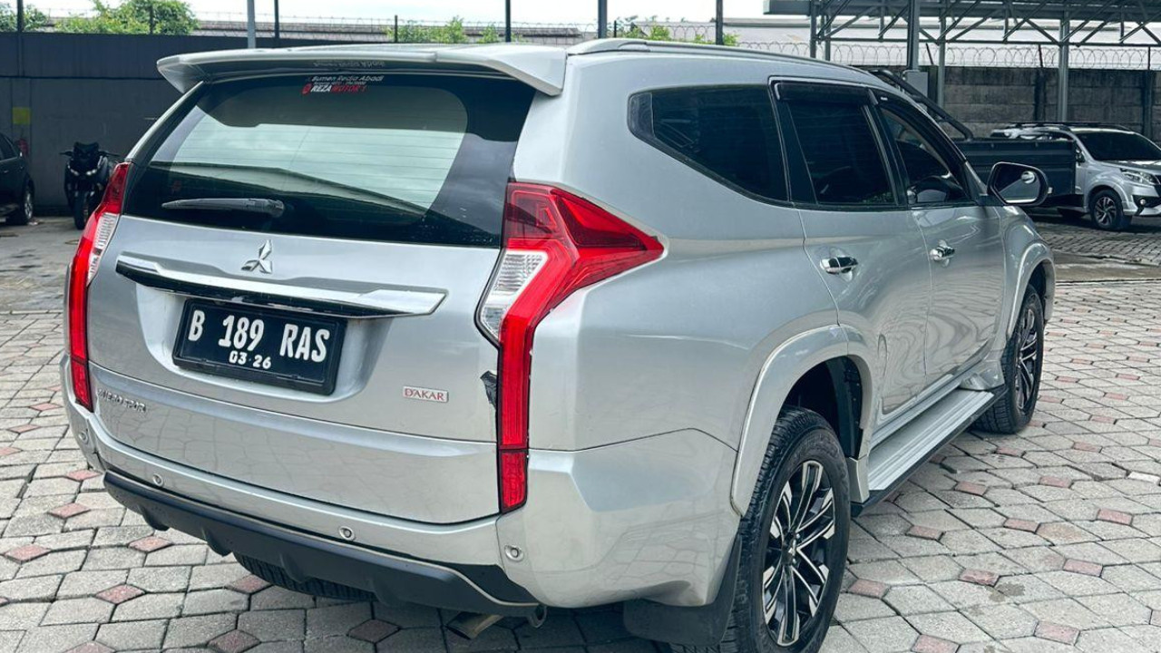 2016 Mitsubishi Pajero Sport Dakar AT 4x2 2016 Mitsubishi Pajero Sport Dakar AT 4x2