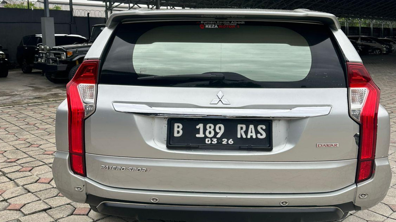 2016 Mitsubishi Pajero Sport Dakar AT 4x2 2016 Mitsubishi Pajero Sport Dakar AT 4x2