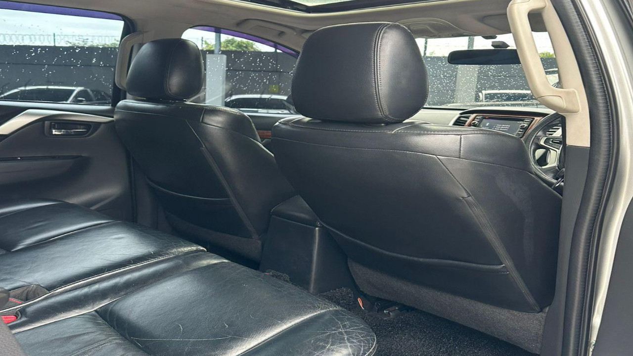 2016 Mitsubishi Pajero Sport Dakar AT 4x2 2016 Mitsubishi Pajero Sport Dakar AT 4x2