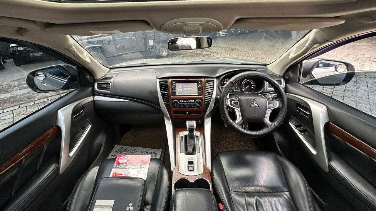 2016 Mitsubishi Pajero Sport Dakar AT 4x2 2016 Mitsubishi Pajero Sport Dakar AT 4x2