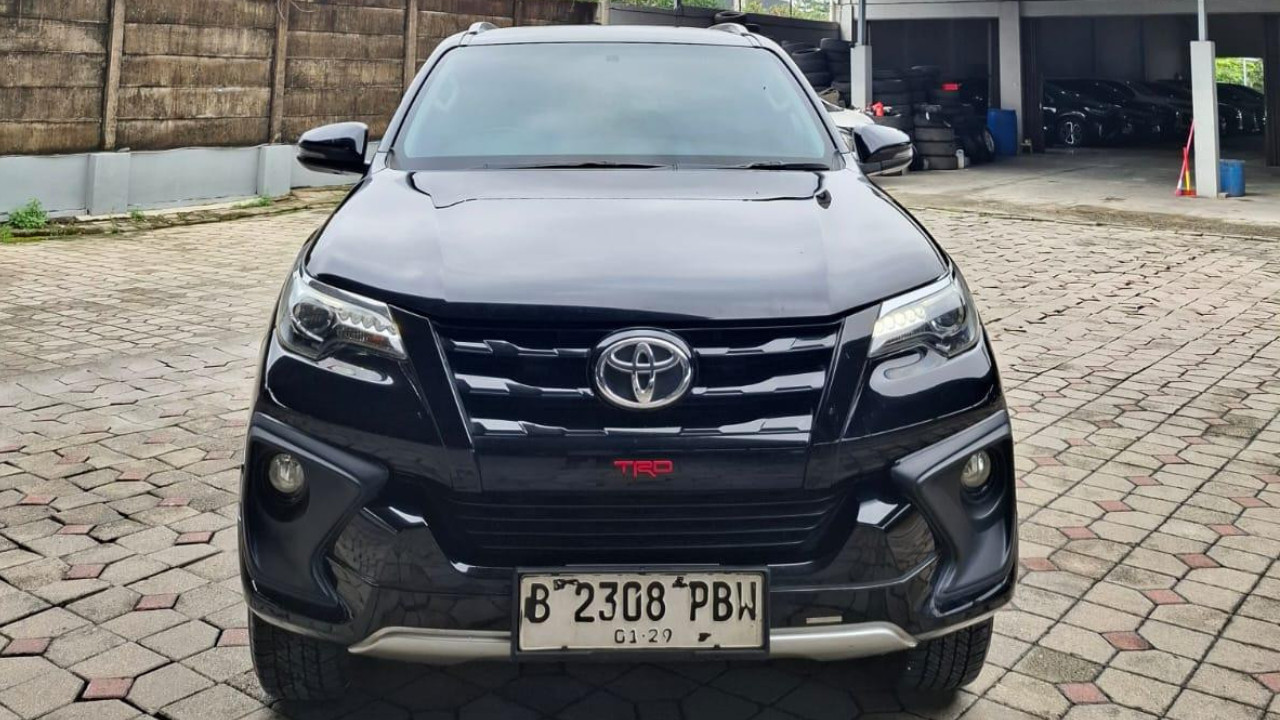 2018 Toyota Fortuner VRZ 4X2 TRD 2.4L AT Bekas 2018 Toyota Fortuner VRZ 4X2 TRD 2.4L AT Bekas