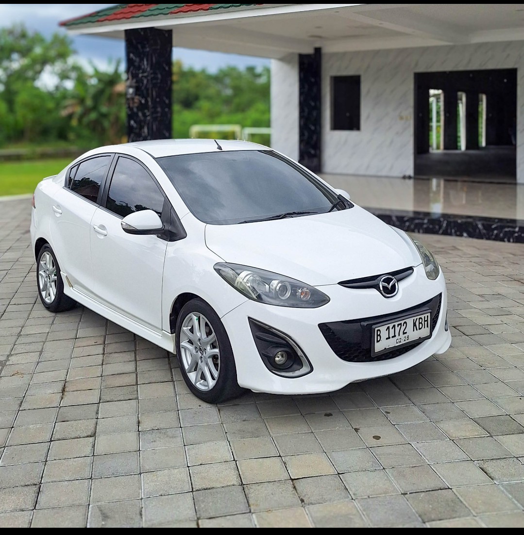 2012 Mazda 2 Sedan  R 1.5 AT 2012 Mazda 2 Sedan  R 1.5 AT