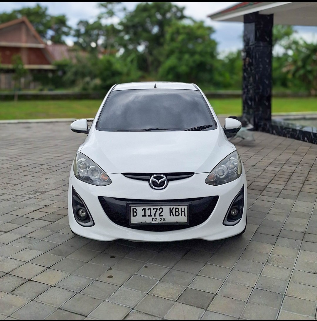 2012 Mazda 2 Sedan  R 1.5 AT 2012 Mazda 2 Sedan  R 1.5 AT