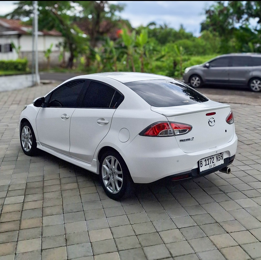 2012 Mazda 2 Sedan  R 1.5 AT 2012 Mazda 2 Sedan  R 1.5 AT