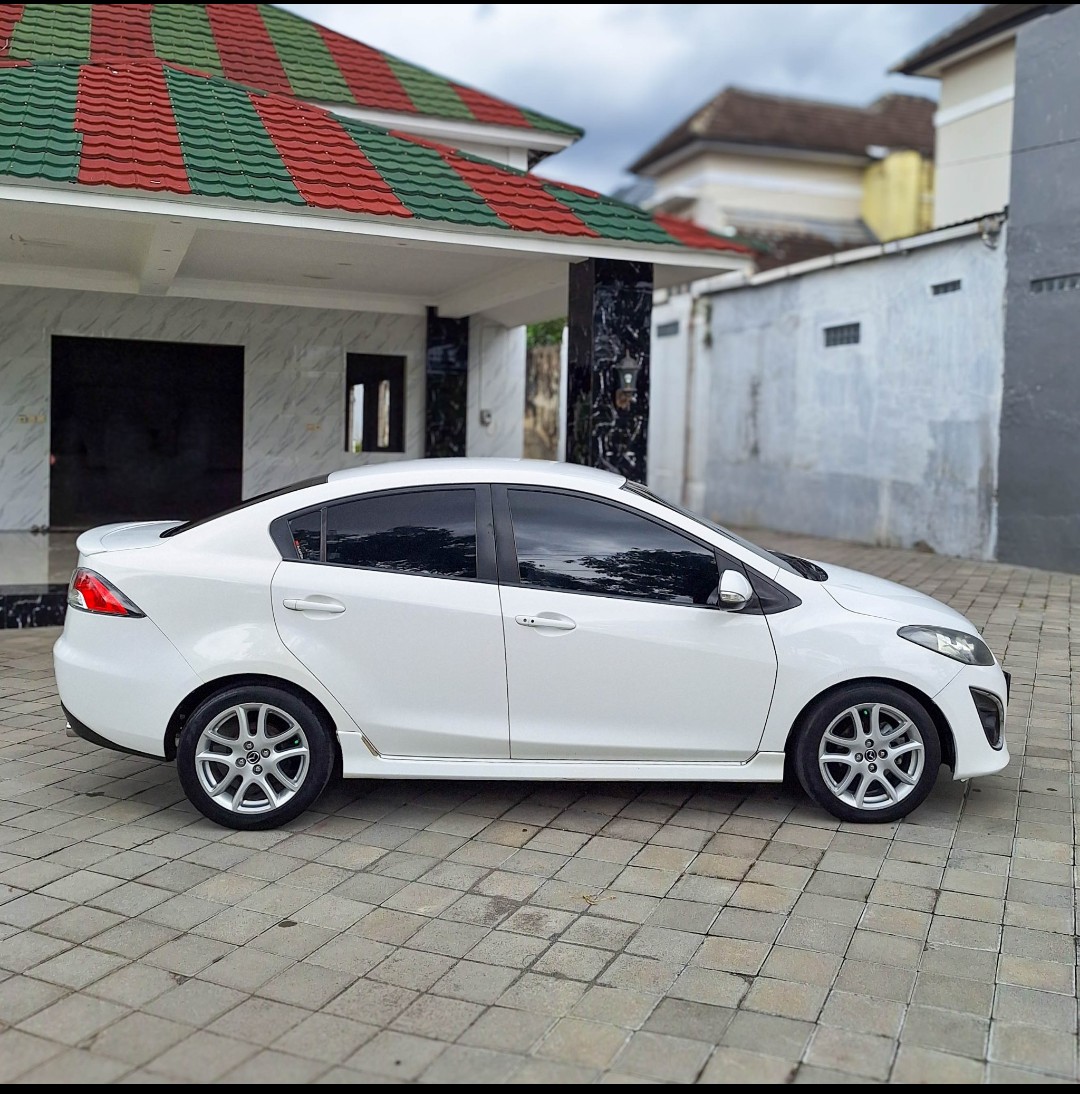 2012 Mazda 2 Sedan  R 1.5 AT 2012 Mazda 2 Sedan  R 1.5 AT