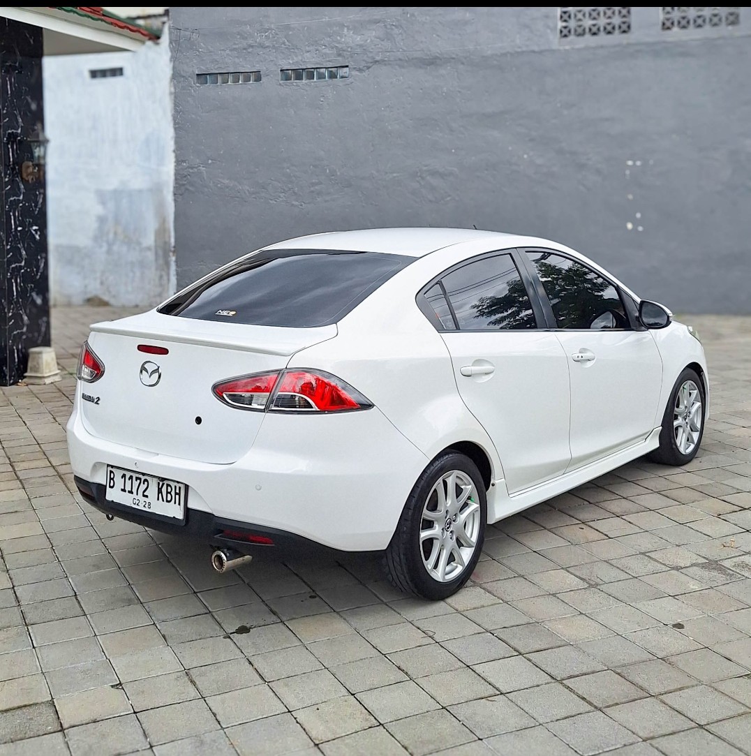 2012 Mazda 2 Sedan  R 1.5 AT 2012 Mazda 2 Sedan  R 1.5 AT
