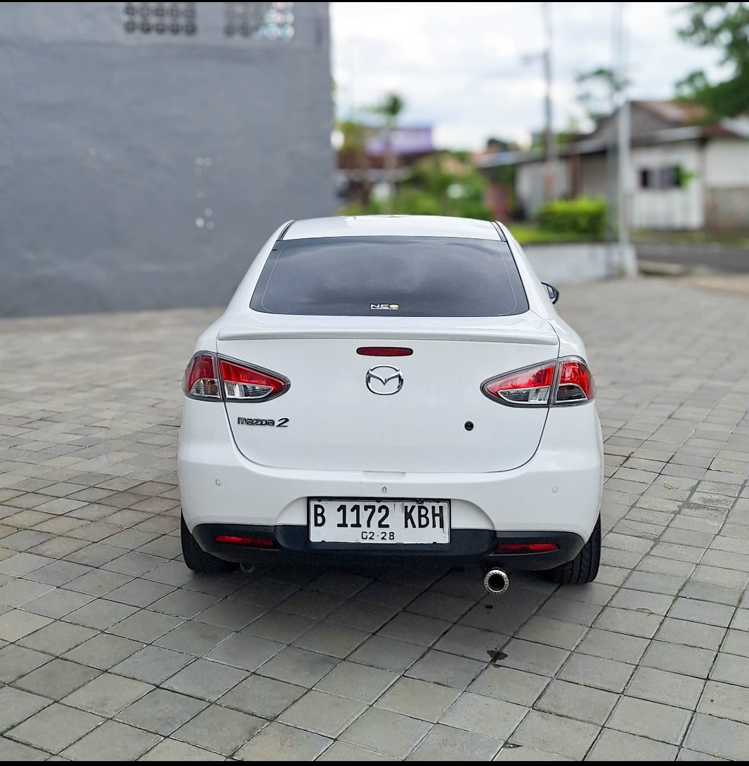 2012 Mazda 2 Sedan  R 1.5 AT 2012 Mazda 2 Sedan  R 1.5 AT
